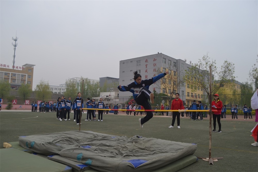 跳高運動員的騰飛.JPG