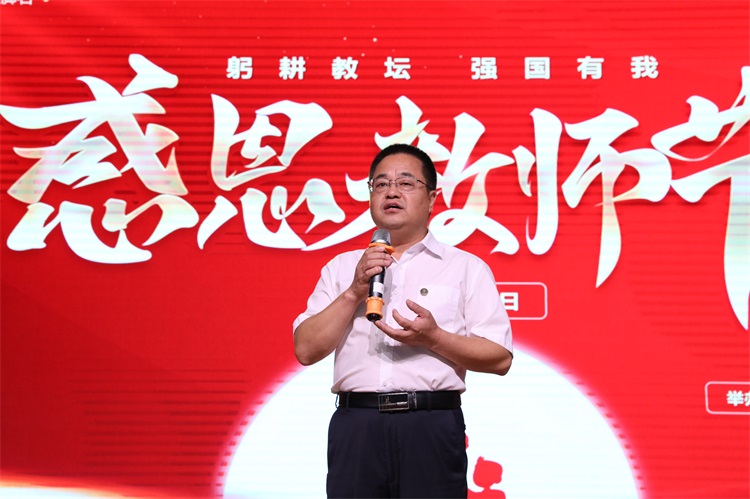 賈校長(zhǎng).JPG