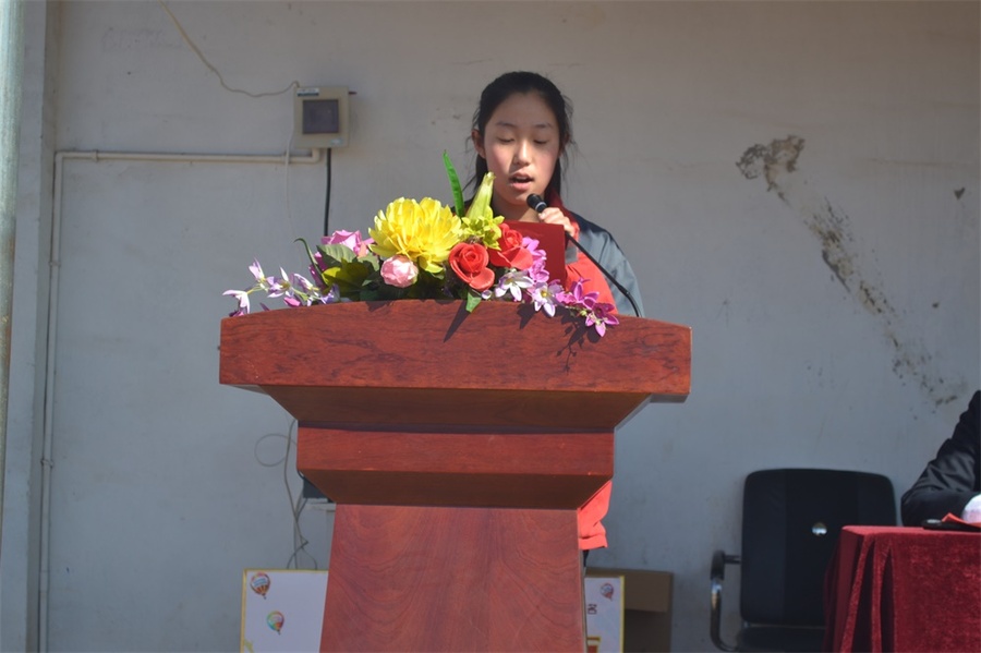 6.畢業(yè)班學(xué)生代表發(fā)言.JPG
