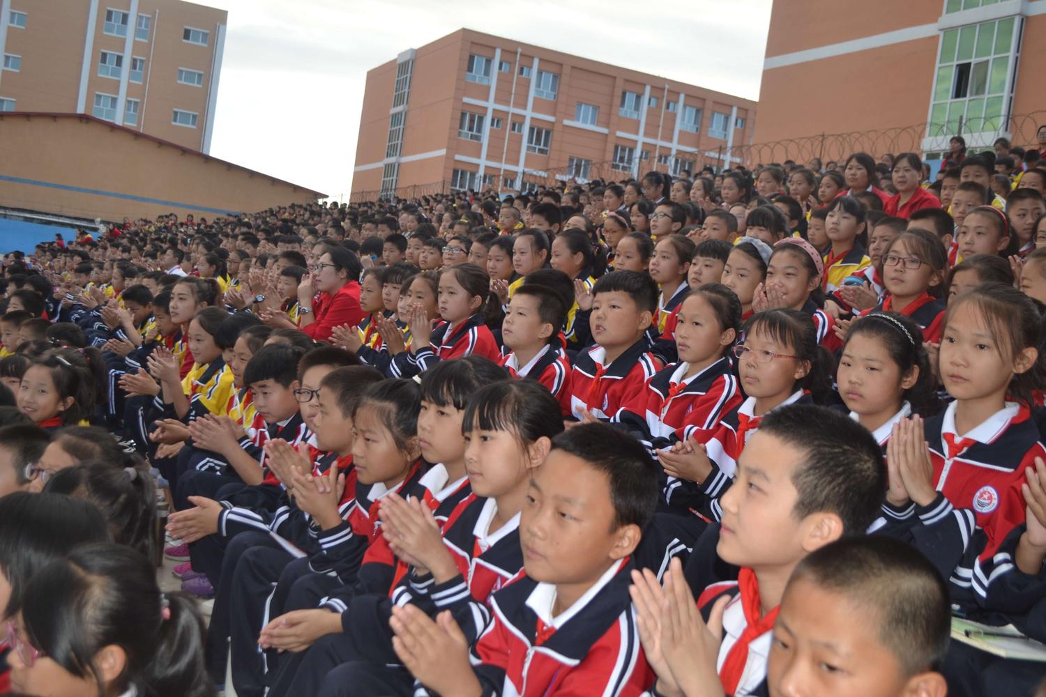 诵读漾美韵,师生润书香 ——唐县六一小学举办"迎国庆