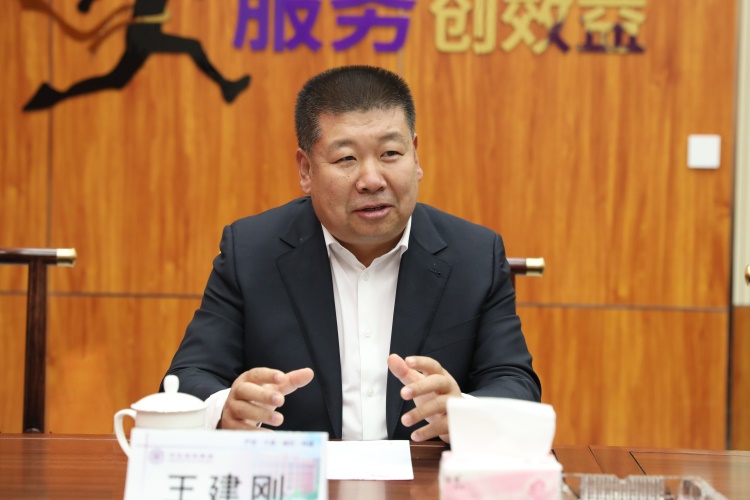 王董.JPG