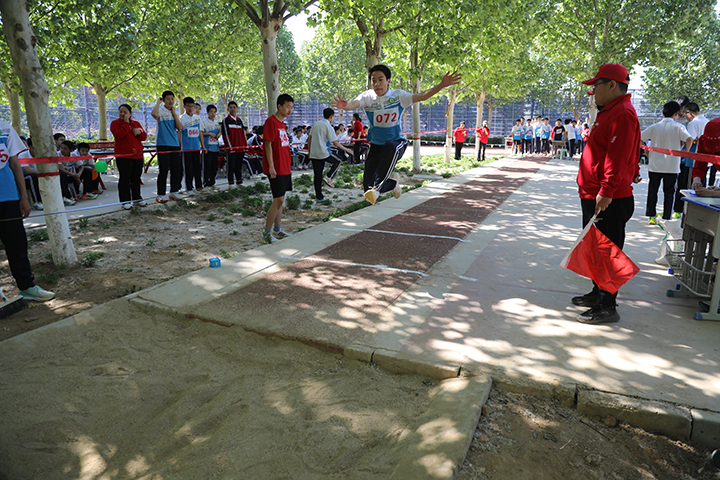 跳遠(yuǎn).jpg
