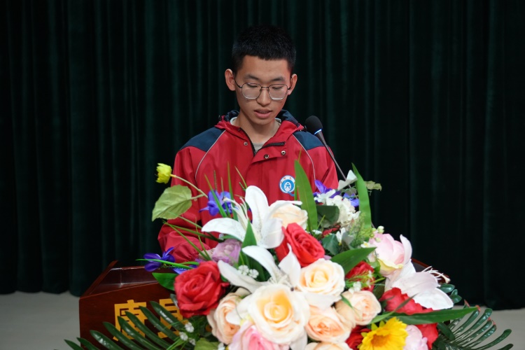 學(xué)生發(fā)言.JPG