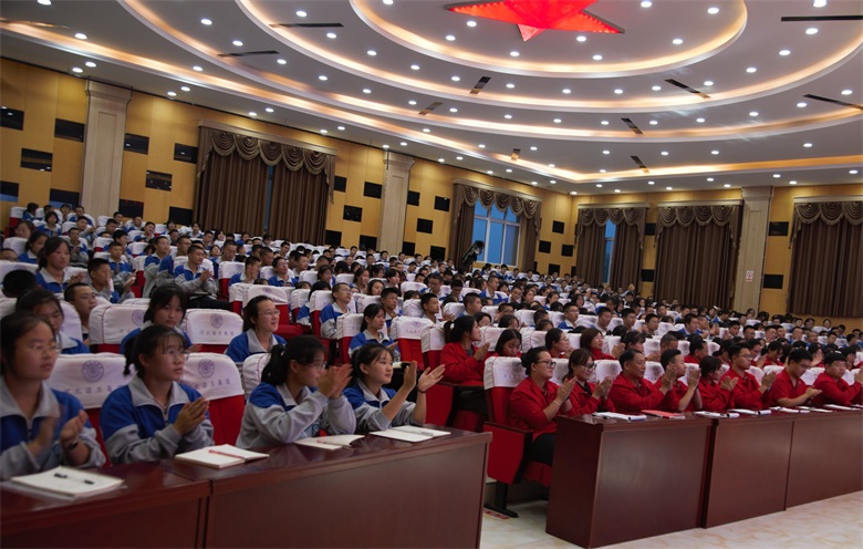 唐县启明高级中学举办图说高中生的发展与意义人生主题讲座
