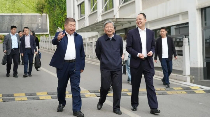 总校长王建刚应邀考察参观贵州兴义一中 - 河北诺亚集团