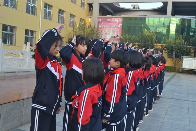 唐县六一小学举办少先队入队仪式 - 河北诺亚集团