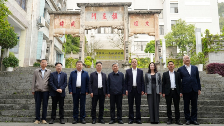 总校长王建刚应邀考察参观贵州兴义一中 - 河北诺亚集团